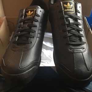 New in box 2 pairs Adidas Samoa